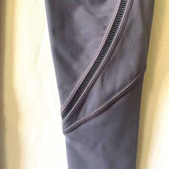 Victoria Sport Mauve Total Knockout Tight Leggings size Small - Picture 6 of 7